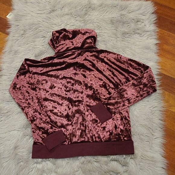 Betsy Johnson performance velvet burgendy cowl neck sweatshirt size m - Picture 6 of 6